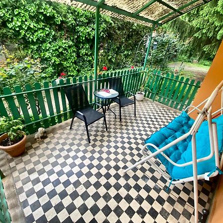 Grany'S Retro Guesthouse Near Budapest Airport 베체스 외부 사진