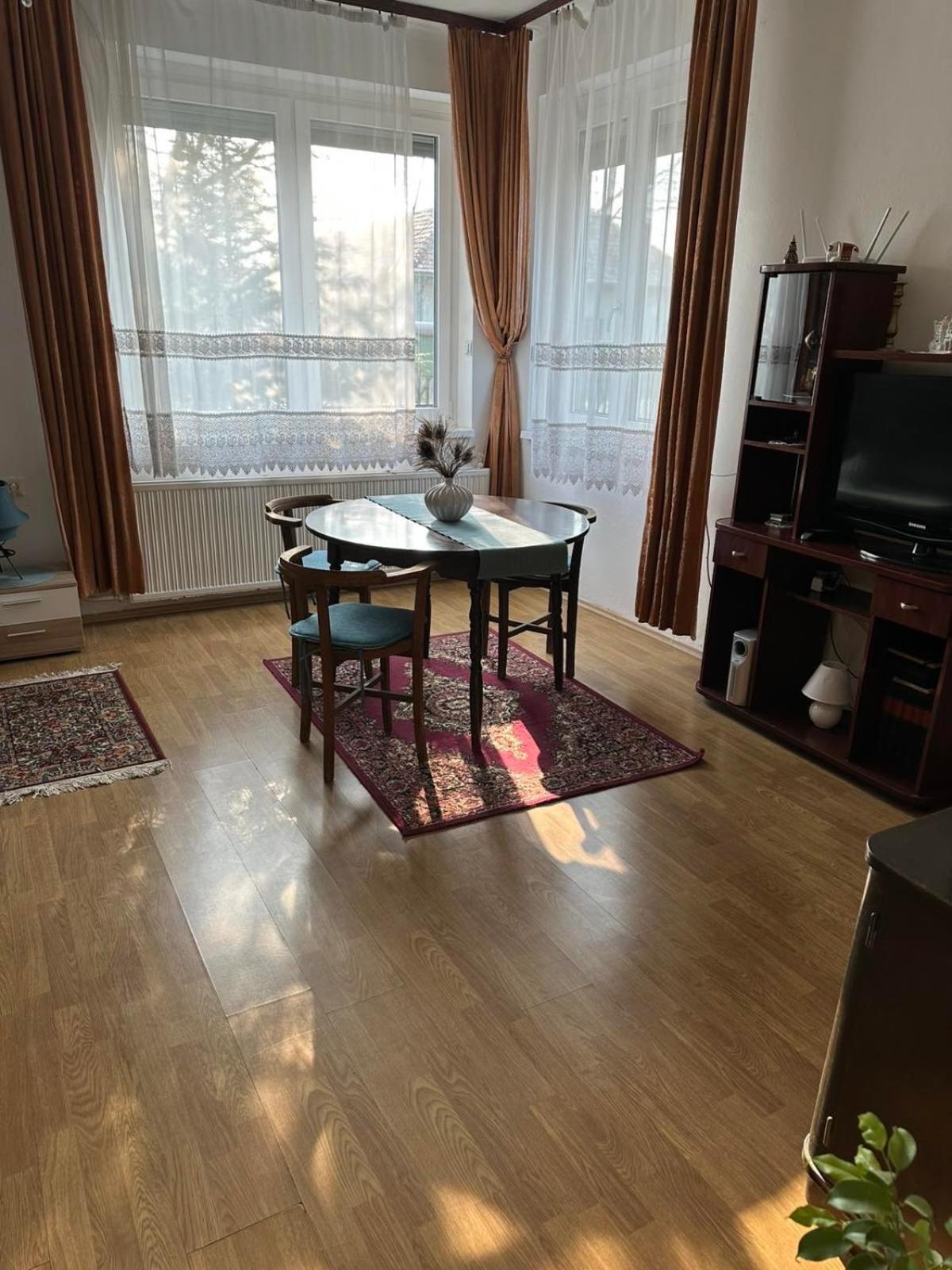 Grany'S Retro Guesthouse Near Budapest Airport 베체스 외부 사진