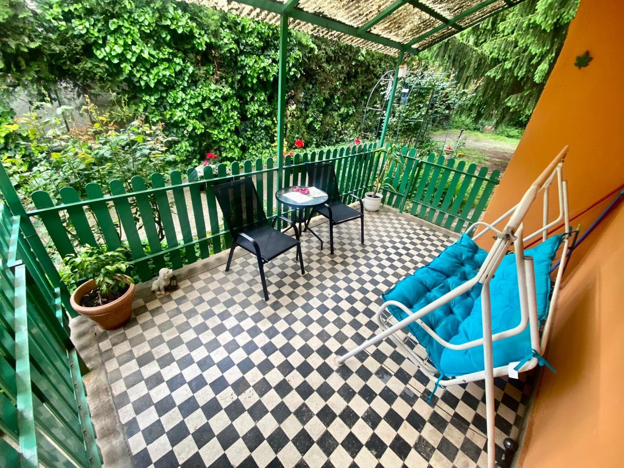 Grany'S Retro Guesthouse Near Budapest Airport 베체스 외부 사진