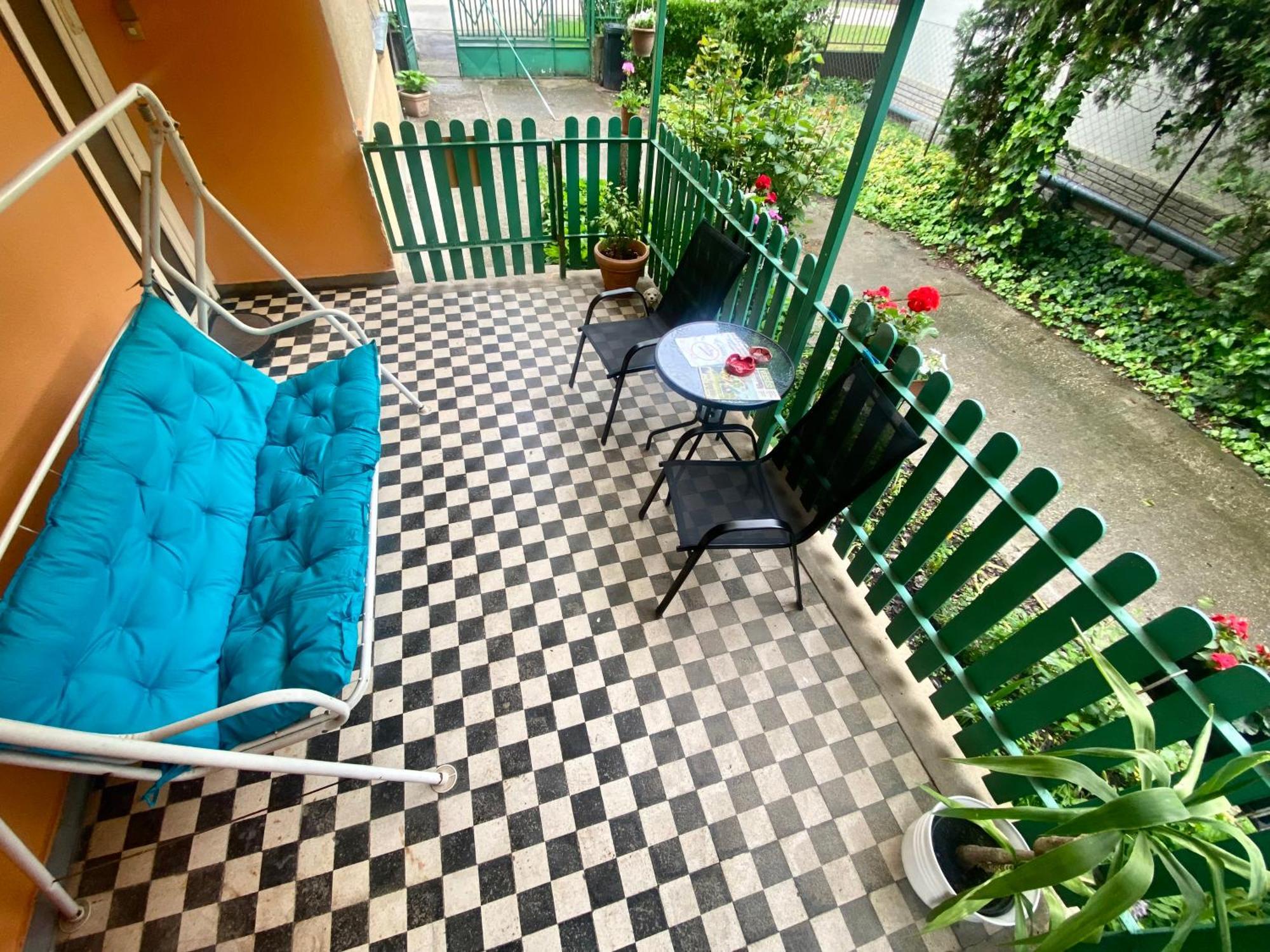 Grany'S Retro Guesthouse Near Budapest Airport 베체스 외부 사진